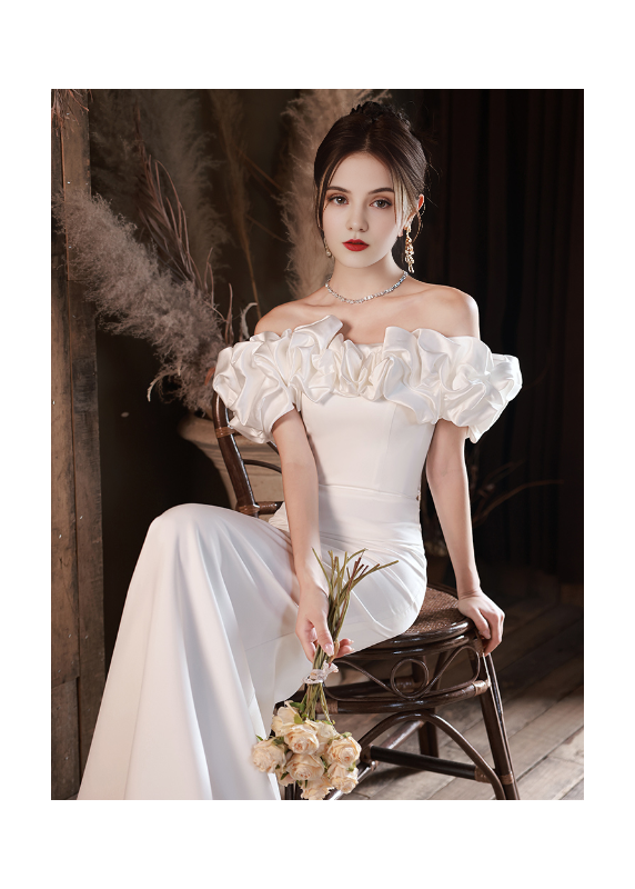 Vestido de noche sirena en satén de seda blanco roto