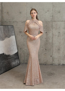 Vestido de Noche Rosa Brillante con Silueta Entallada