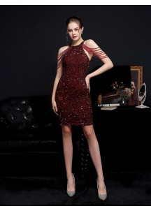 robe de cocktail noire fourreau recouverte de paillettes étincelantes