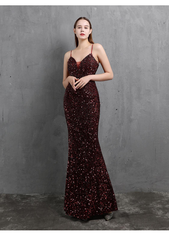 Robe de soirée recouverte de paillettes scintillante à décolleté plongeant