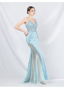 Robe de soirée sirène chic en satin bleu ciel et dentelle fente latérale transparente