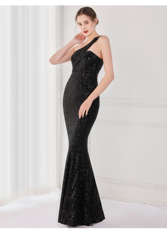 Robe de soirée sirène scintillante aux tons changeants avec décolleté asymétrique