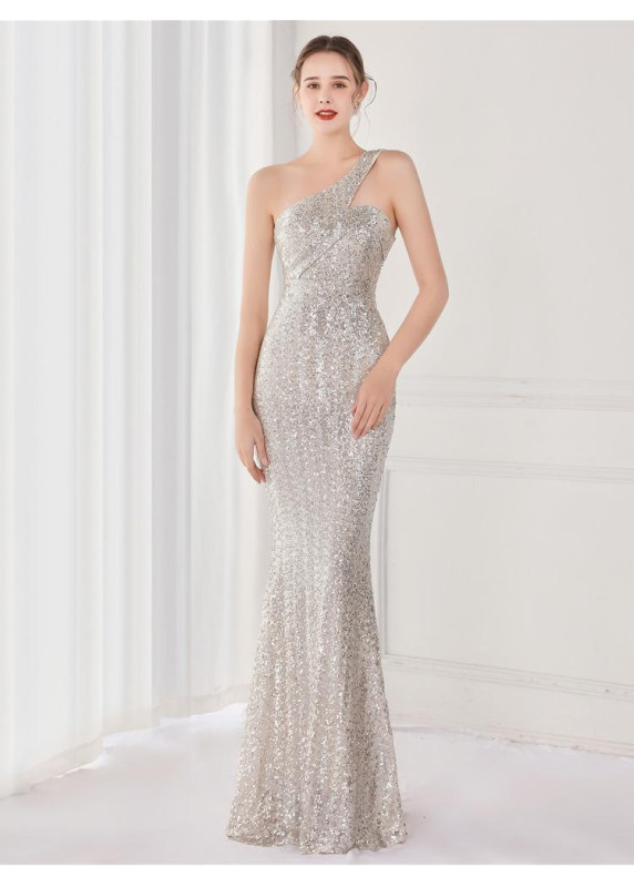 Robe de soirée sirène scintillante aux tons changeants avec décolleté asymétrique