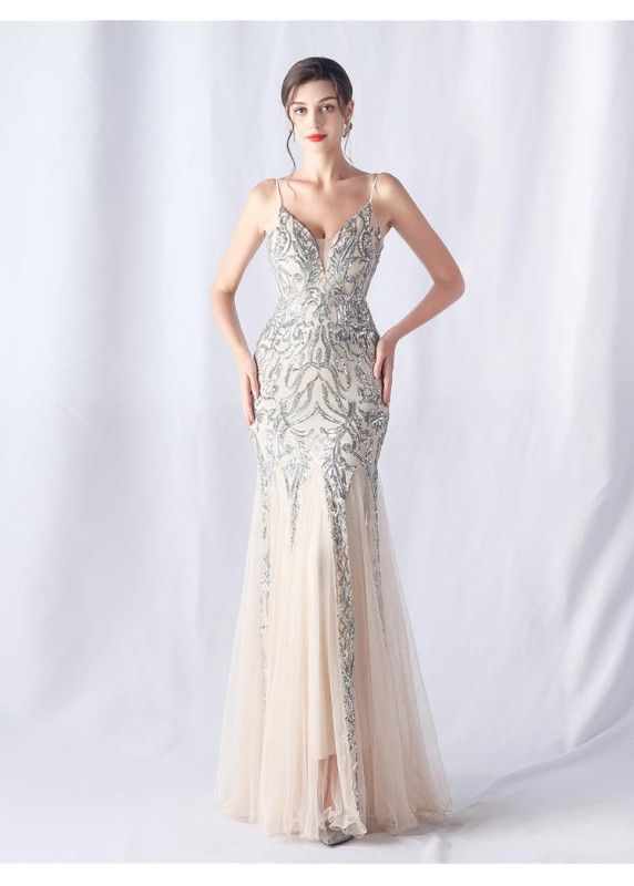 Robe de soirée sirène à motifs floraux argentés brodés sur le corset