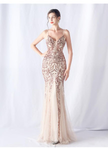 Robe de soirée sirène à motifs floraux argentés brodés sur le corset