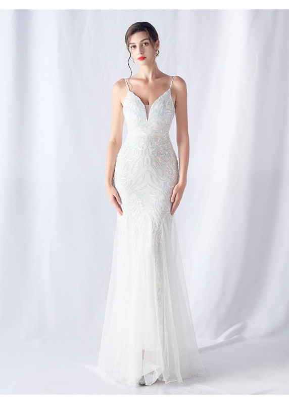 Robe de soirée sirène à motifs floraux argentés brodés sur le corset