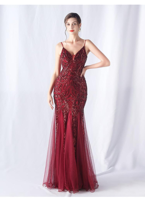 Robe de soirée sirène à motifs floraux argentés brodés sur le corset