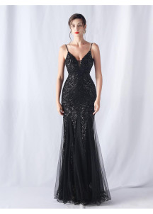 Robe de soirée sirène à motifs floraux argentés brodés sur le corset