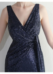 Glamuroso Vestido de Noche Hendido de Tonos Metálicos