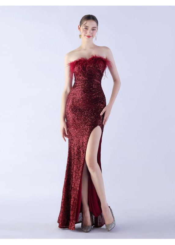 Robe de soirée glamour sequins blanc aux accents plumés