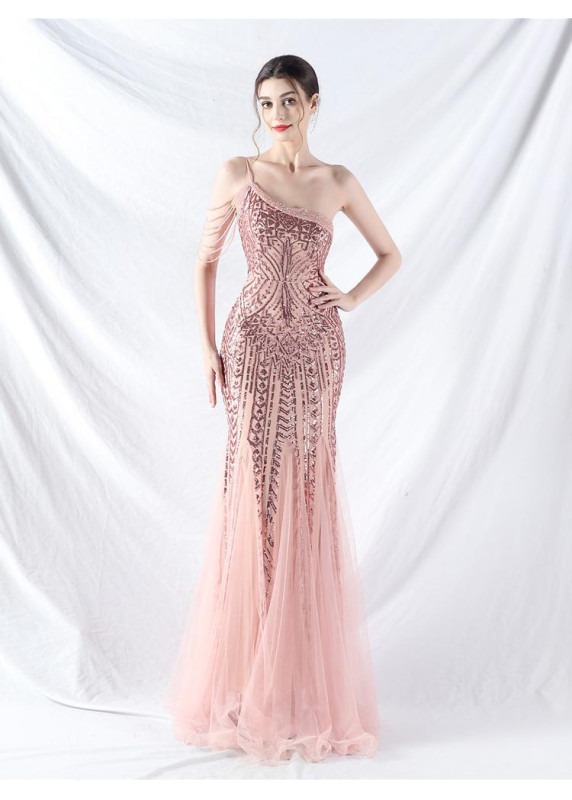 Robe de soirée sirène rose pâle ornée de paillettes géométriques