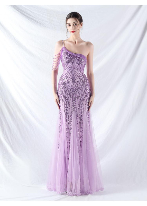 Robe de soirée sirène rose pâle ornée de paillettes géométriques