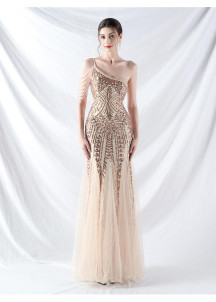 Robe de soirée sirène rose pâle ornée de paillettes géométriques