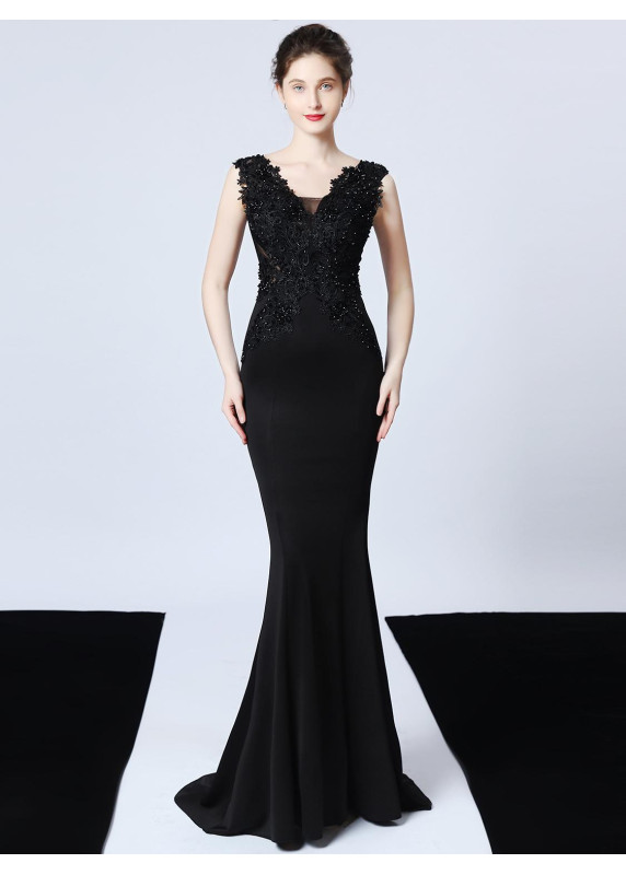 Robe de soirée sirène en satin champagne ornée d'une dentelle raffinée