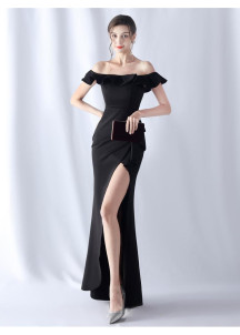 Vestido de noche burdeos drapeado con volantes sofisticados