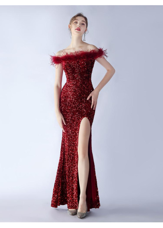 Robe de soirée rouge bordeaux étincelante à épaules de bordure de plumes