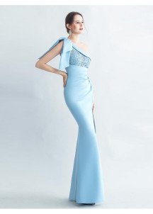 Elegant Sky Blue Satin Evening Gown with Asymmetric Shoulder Cut